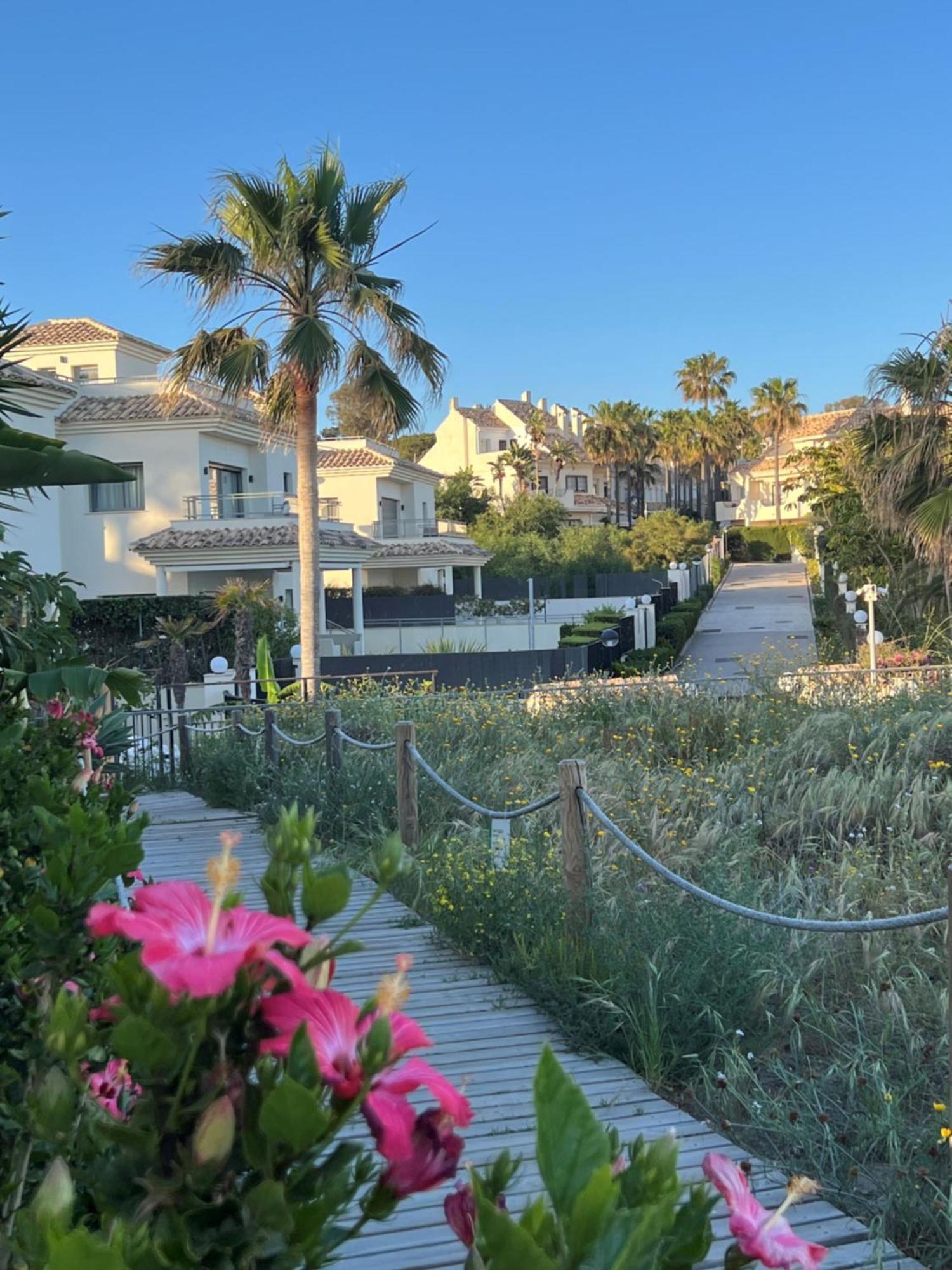 Stylish Townhouse In Beachfront Complex Marbella Zewnętrze zdjęcie